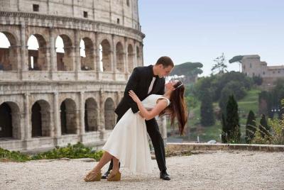 Honeymooners Rome Tour with Professional Photographer and Driver
