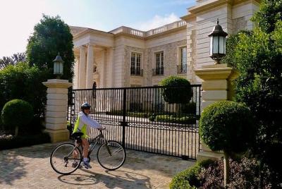 Celebrity Electric Bike Tour with Expert Guide and Transfers from Anaheim Area Celebrity Electric Bike Tour with Expert Guide and Transfers from Anaheim Area