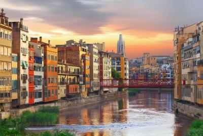 Girona and Sitges from Barcelona with professional guide