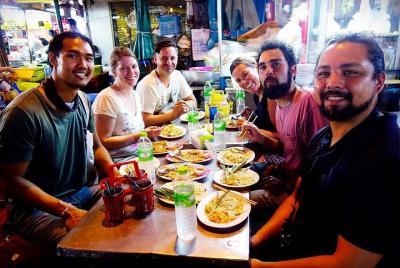 PRIVATE - STEET FOOD TOUR CHINA TOWN incl. food and drinks