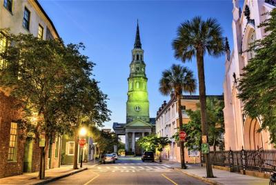 Haunted Evening Horse and Carriage Tour of Charleston Haunted Evening Horse and Carriage Tour of Charleston