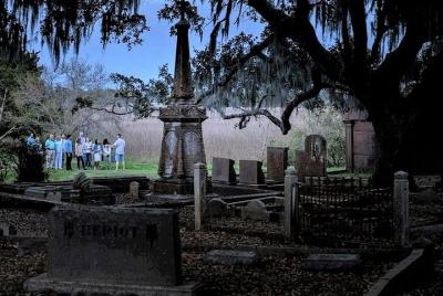 Charleston Ghost & Graveyard Night-Time Guided Walking Tour Charleston Ghost & Graveyard Night-Time Guided Walking Tour