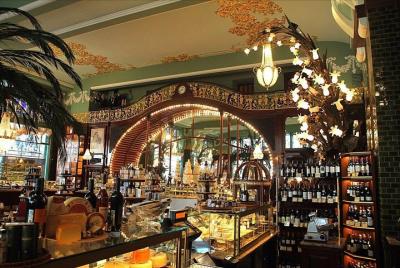  Historical FOOD TOUR (Food INCLUDED!)