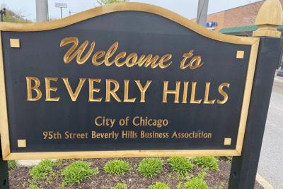 Full-Day Small-Group Tour of Chicago Neighborhoods with Lunch and Dinner Full-Day Small-Group Tour of Chicago Neighborhoods with Lunch and Dinner