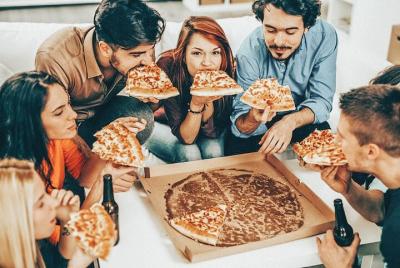 Deep-Dish Pizza Making in Chicago with Local Expert Deep-Dish Pizza Making in Chicago with Local Expert