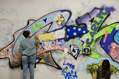 Chicago Spray Paint  Chicago Spray Paint 'n' Sip at Studio W.I.P.- BYOB