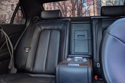 Curbside Sedan Transfer from O`Hare Airport to Downtown Chicago Curbside Sedan Transfer from O`Hare Airport to Downtown Chicago