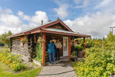 Alaskan Heritage and Sightseeing Tour in Fairbanks Alaskan Heritage and Sightseeing Tour in Fairbanks
