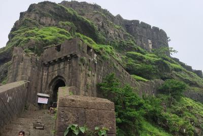 Sinhagad Fort Trip (Guided Half Day Sightseeing Tour) Sinhagad Fort Trip (Guided Half Day Sightseeing Tour)