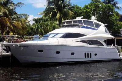 Private Yacht Cruise through Fort Lauderdale Private Yacht Cruise through Fort Lauderdale