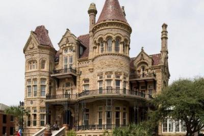 Historic Port, Pirates and Architecture Bus Tour Historic Port, Pirates and Architecture Bus Tour