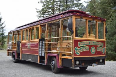 Totems, City & Wildlife by Cable Car Trolley Totems, City & Wildlife by Cable Car Trolley