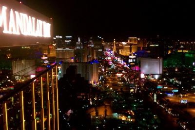 2-Hour Las Vegas Strip Walking Tour with Photographer 2-Hour Las Vegas Strip Walking Tour with Photographer