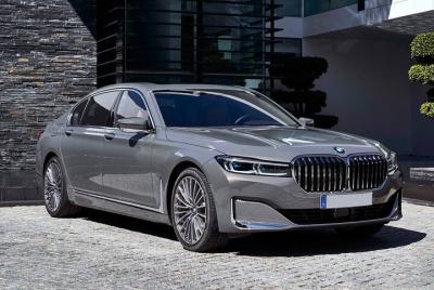 Arrival Private Transfer: J.F. Kennedy Airport JFK to New York in Luxury Car