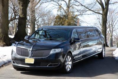 Private New York City Airport Arrival Transfer by Luxury Stretch Limo