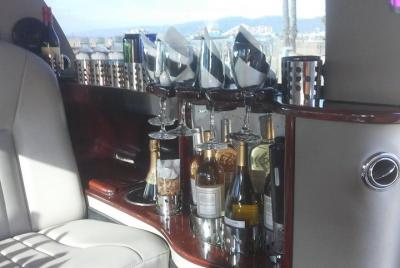 6-Hour Limo Tour of Los Angeles by a TV personality with Free Drinks