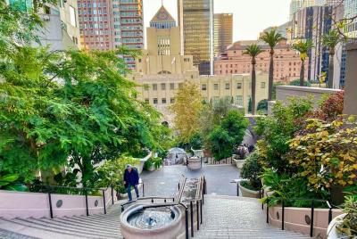 Go Legendary Custom City Sightseeing [Private Tour]