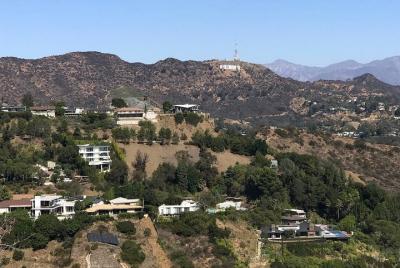 Custom 2-Hour Private Tour of Hollywood and Beverly Hills Custom 2-Hour Private Tour of Hollywood and Beverly Hills