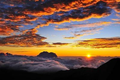 Haleakala Maui Sunrise Tour with Breakfast Haleakala Maui Sunrise Tour with Breakfast