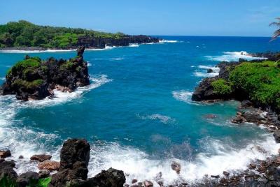 Road to Hana Luxury Mercedes with Waterfall Swim, Black Sand Beac Road to Hana Luxury Mercedes with Waterfall Swim, Black Sand Beac