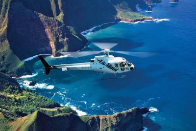 West Maui and Molokai 60-minute Helicopter Tour West Maui and Molokai 60-minute Helicopter Tour