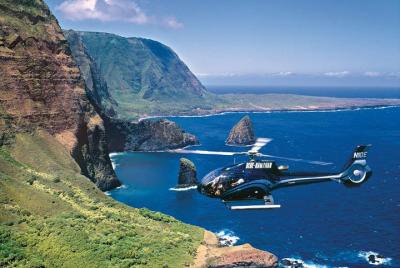 45-Minute Scenic West Maui and Molokai Helicopter Tour 45-Minute Scenic West Maui and Molokai Helicopter Tour