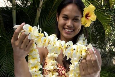 Honeymoon Airport Lei Greeting on Kahului Maui Honeymoon Airport Lei Greeting on Kahului Maui