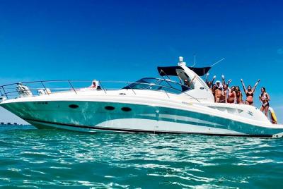 45' Yacht Tour & Party, with Captain, enjoy Miami Beach in a unique way