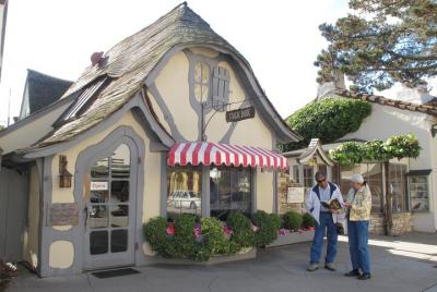 Guided 2-Hour Walking Tour in Carmel by the Sea Guided 2-Hour Walking Tour in Carmel by the Sea