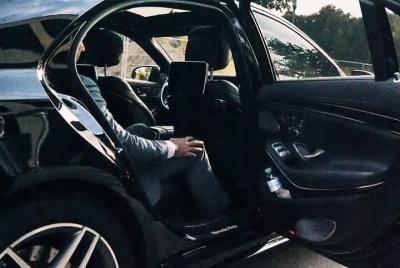 Arrival Private Transfer: Newark Airport EWR to New York in Business Car