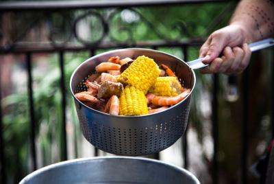 French Quarter Famous Shrimp Boil and a Show French Quarter Famous Shrimp Boil and a Show