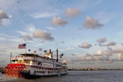 Steamboat Natchez Jazz Dinner Cruise with VIP Boat Tour and Open Bar Upgrade Steamboat Natchez Jazz Dinner Cruise with VIP Boat Tour and Open Bar Upgrade