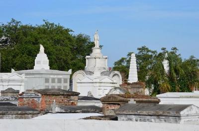 St Louis Cemetery #1 Walk-Around Tour (DOES NOT ENTER) St Louis Cemetery #1 Walk-Around Tour (DOES NOT ENTER)