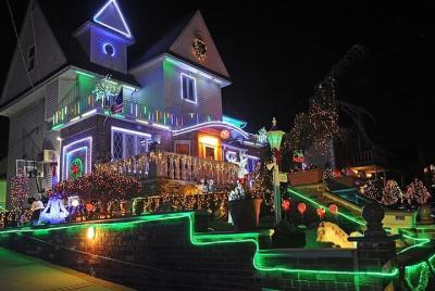 Tour de Luces de Navidad y Dycker Heights $39 Dolares Tour de Luces de Navidad y Dycker Heights $39 Dolares