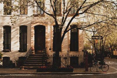 East Village Ghost Tour in NYC with Expert Guide East Village Ghost Tour in NYC with Expert Guide