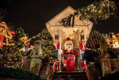 Christmas Lights Tour - Dyker Heights in Brooklyn