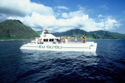 Oahu Catamaran Cruise: Wildlife, Snorkeling and a Hawaiian Meal