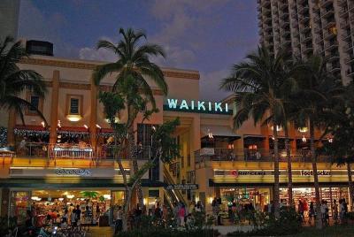 After Dinner Tour along the Famous Waikiki Beach Strip After Dinner Tour along the Famous Waikiki Beach Strip