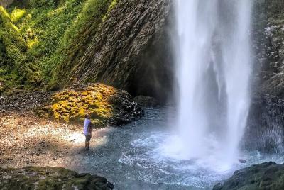 Half-Day Columbia River Gorge and Waterfall Hiking Tour Half-Day Columbia River Gorge and Waterfall Hiking Tour