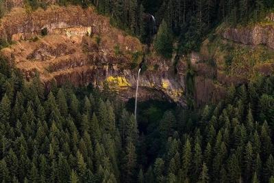 Exclusive 1 Hour 20 Minute Private Gorge & Portland Air Tour for 3