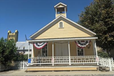 Old Sacramento Scavenger Hunt Walking Tour and Game Old Sacramento Scavenger Hunt Walking Tour and Game