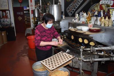 Chinatown Food & History Walking Tour - Small Group Chinatown Food & History Walking Tour - Small Group