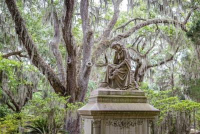 Wormsloe Plantation & Bonaventure Cemetery Tour from Savannah Wormsloe Plantation & Bonaventure Cemetery Tour from Savannah