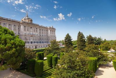 Prado Museum and Royal Palace of Madrid Tour with Skip the Line E Prado Museum and Royal Palace of Madrid Tour with Skip the Line E