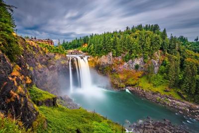 Full-Day Private Seattle Tour, Snoqualmie Falls & Wine Tasting, up to 12 Guests