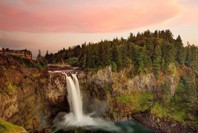 Private 8-hour City Tour of Seattle and Snoqualmie Falls with driver/guide