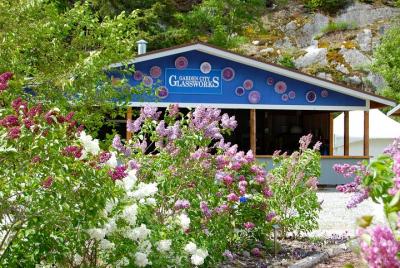 Skagway Shore Excursion: Jewell Gardens Tour and Glassblowing Dem