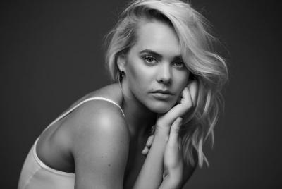 Headshot Session (3 Looks) Headshot Session (3 Looks)