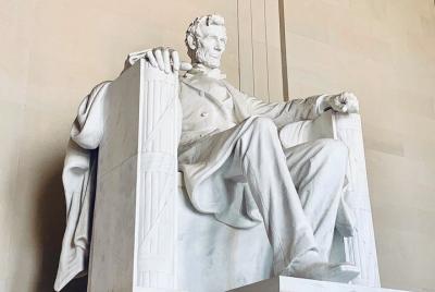 Washington DC 2 Hour Tour with 9 to 14 Passengers