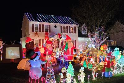 Half-Day Holiday and Tacky Lights Tour in Richmond Half-Day Holiday and Tacky Lights Tour in Richmond